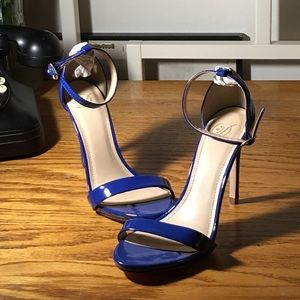 NWOB - Heart in D Blue Stilettos